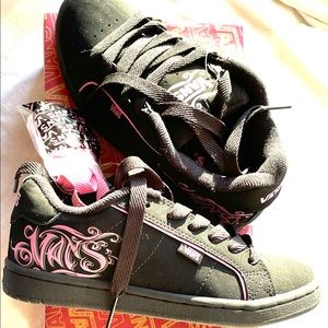 Brand New with Tags Vans Women’s 6.5 Sneakers/Skate Shoes